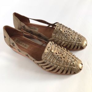 Trask Huarache Sandals Gold Size 11 New Laser Cut